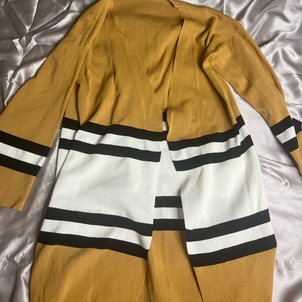 Cardigan 🐝